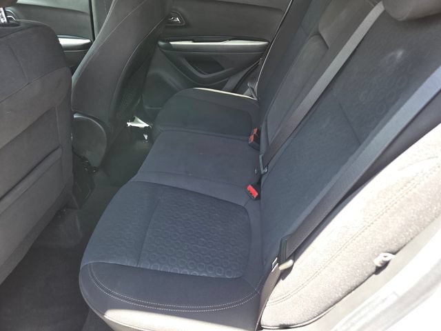 2021 Chevrolet Trax LS - Photo 11