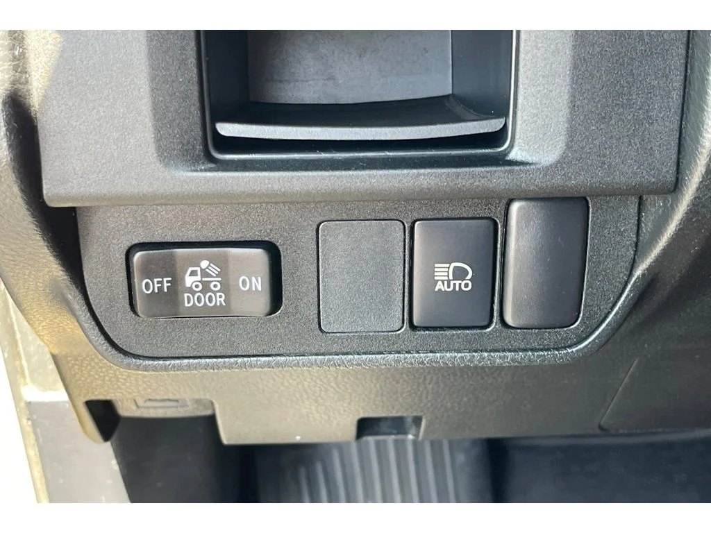 Used 2018 Quicksand Toyota SR5 image 38