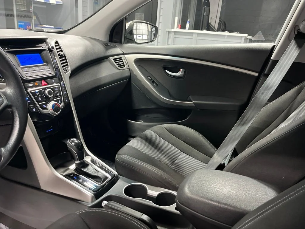 Used 2016 Silver Hyundai Base image 14