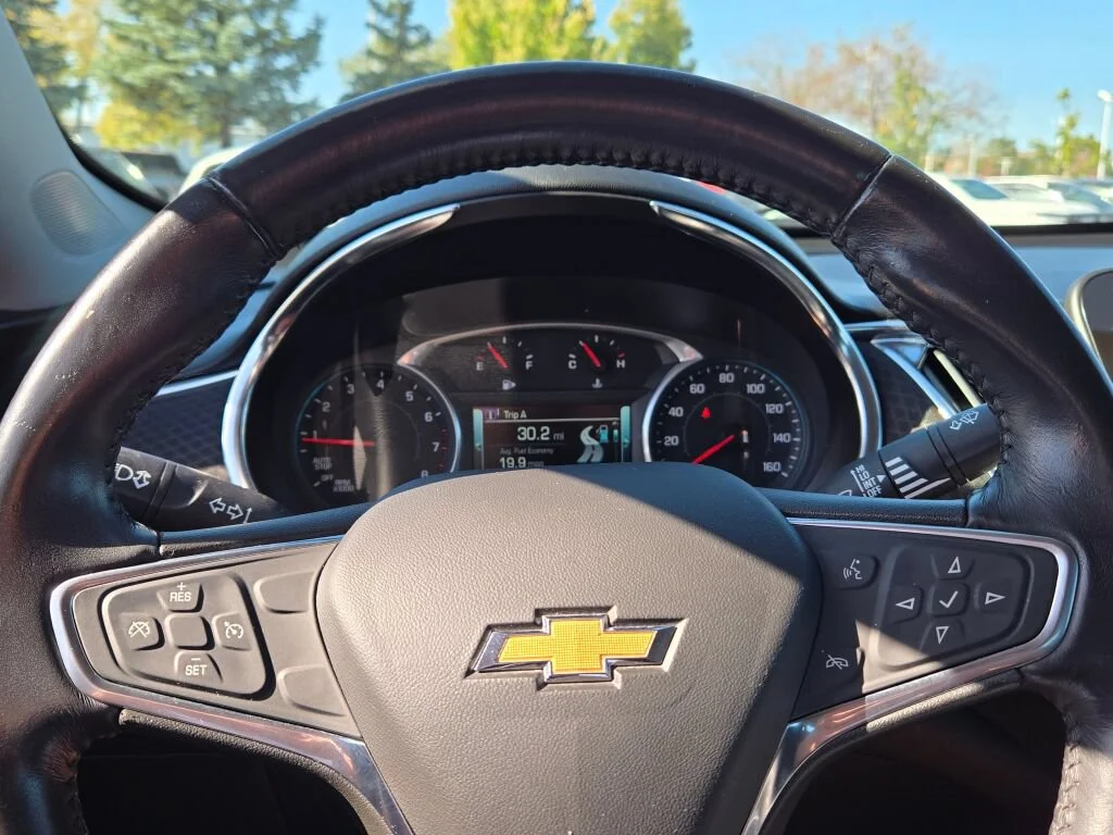 Used 2018 Gray Chevrolet LT image 28