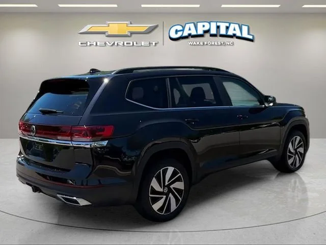 Used 2024 Black Volkswagen 2.0T SE w/Technology image 5
