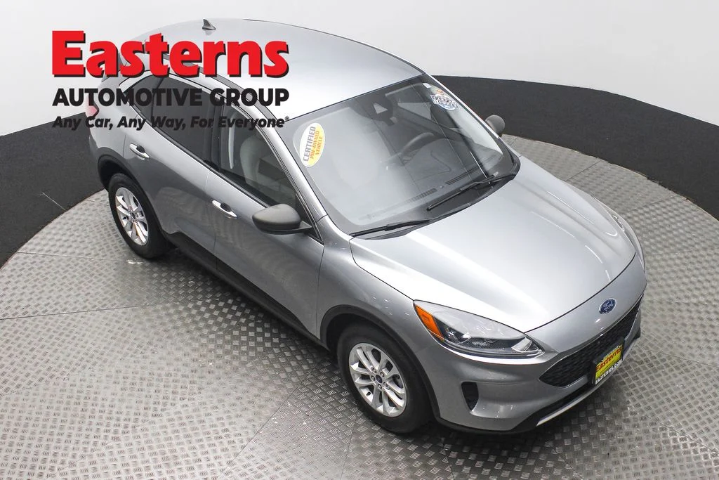 Used 2022 Silver Ford SE image 3