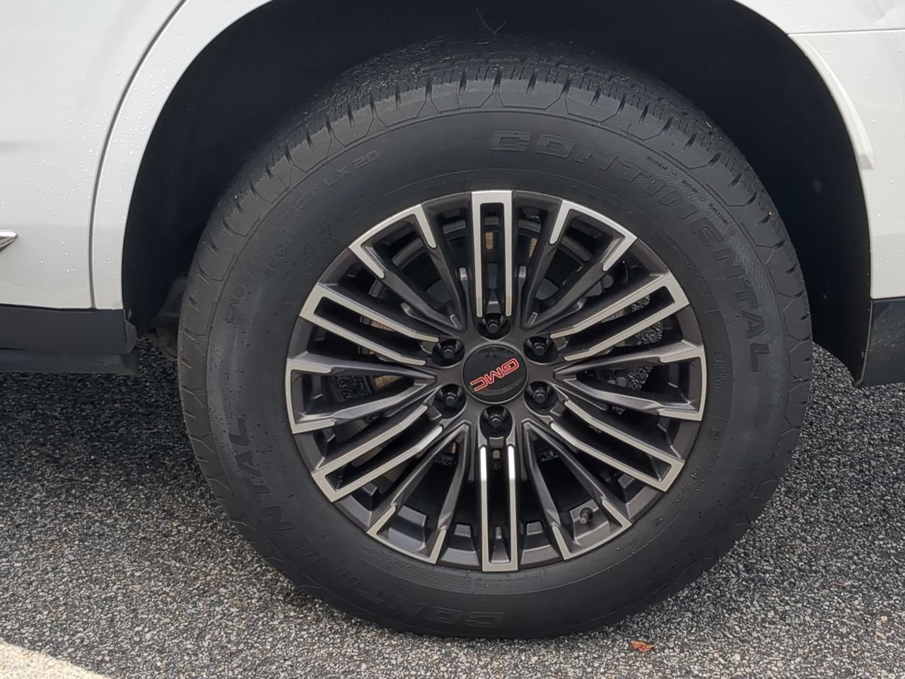 Used 2025 Summit White GMC Elevation image 34