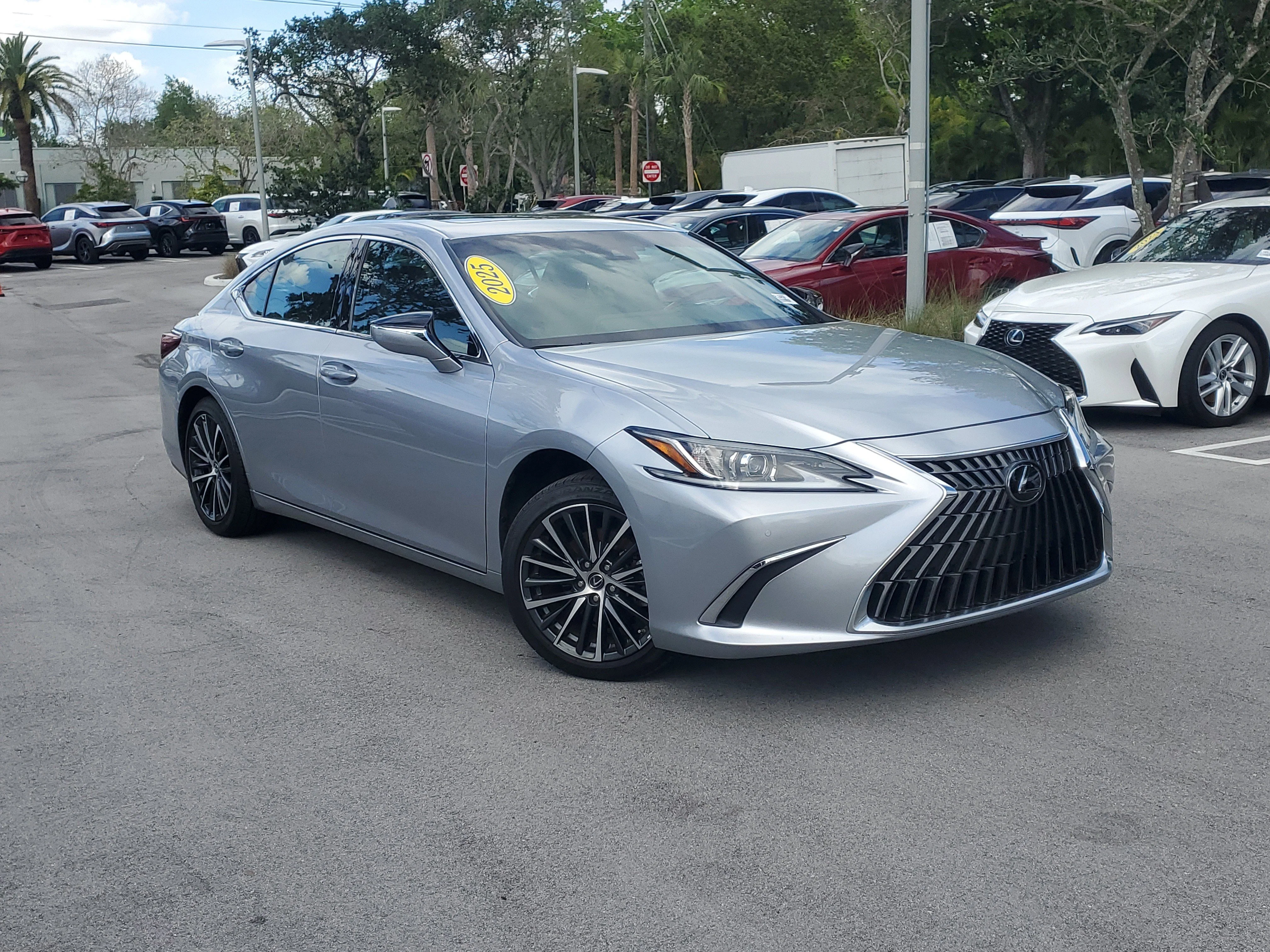 2025 Lexus ES