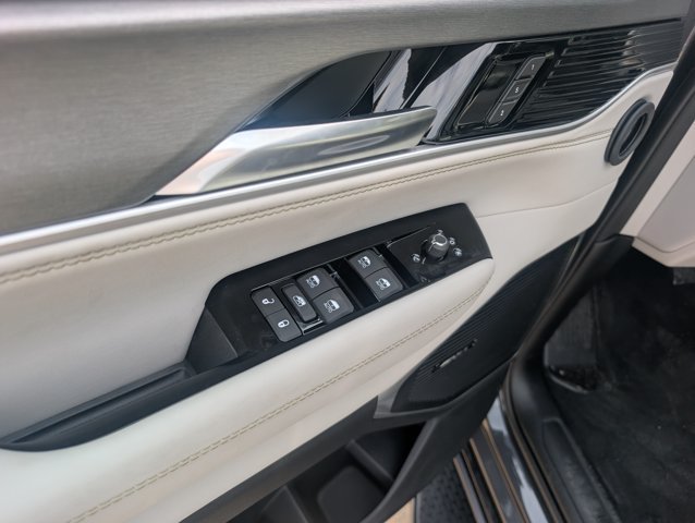 New 2026 Baltic-Gray Metallic Clear-Coat Exterior Paint Jeep Limited Altitude image 17