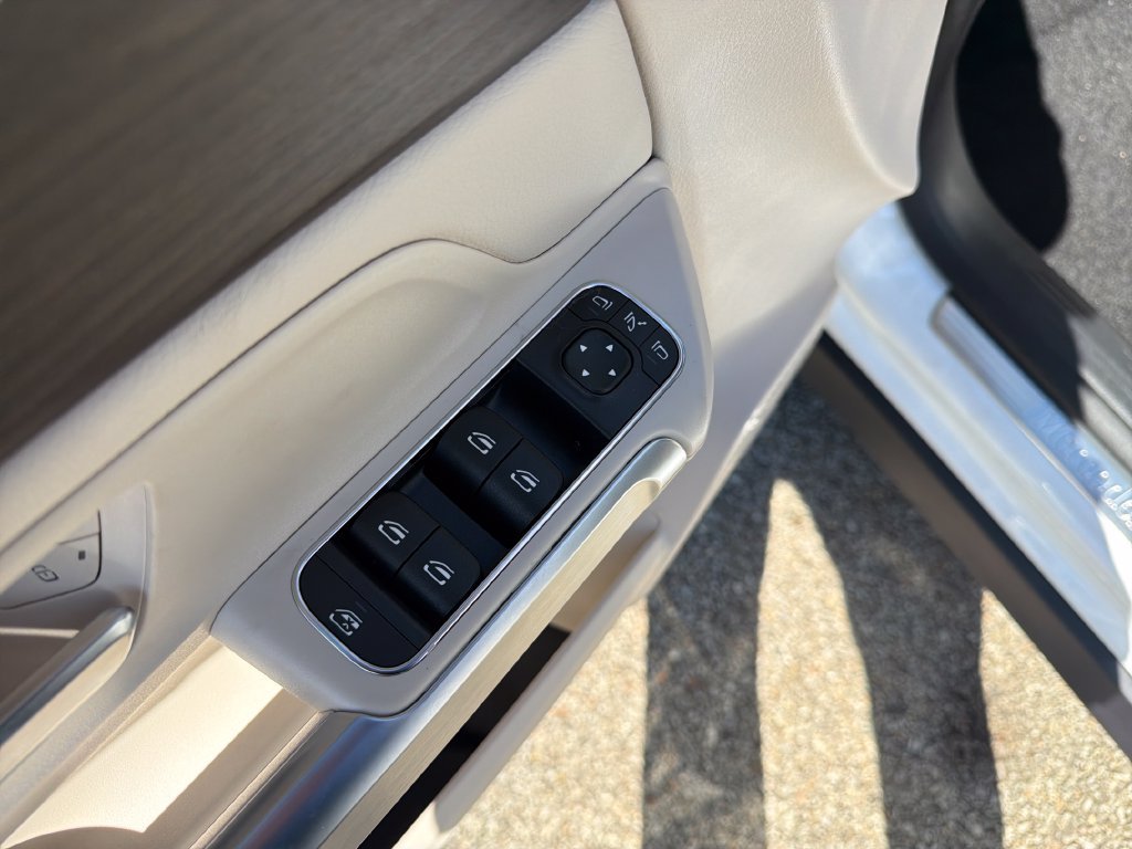 New 2026 Polar White Mercedes-Benz GLB 250 image 18