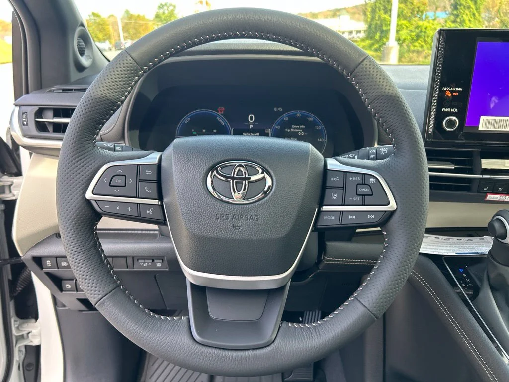 New 2026 Wind Chill Pearl Toyota Platinum image 14