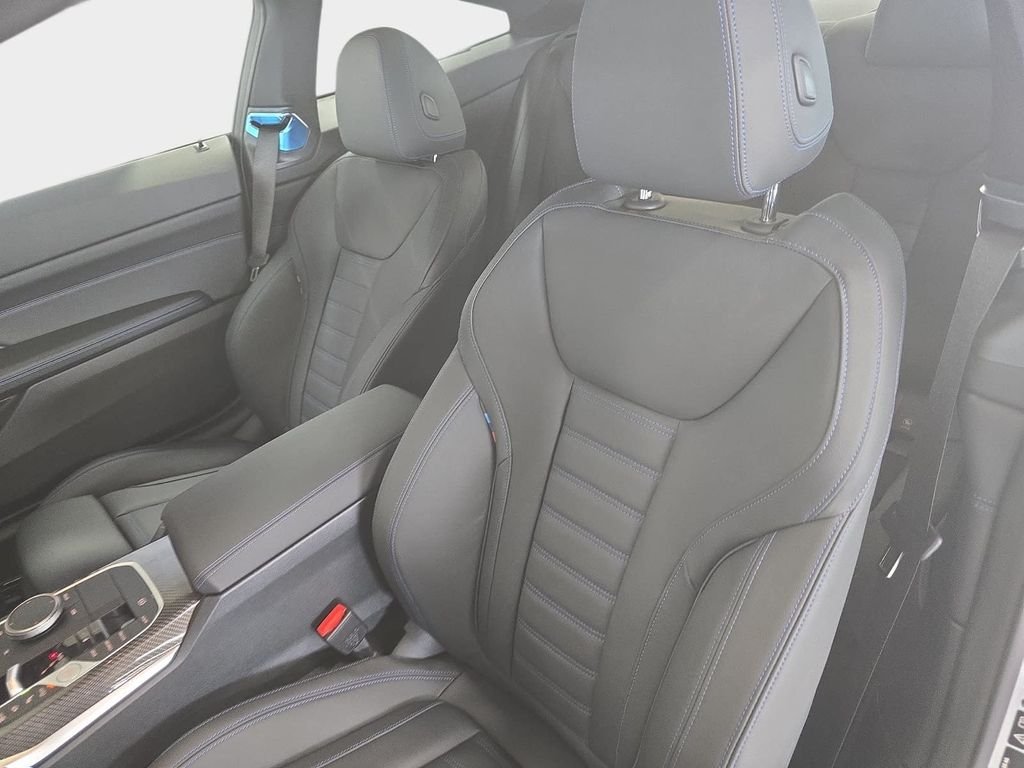 New 2027 Mineral White Metallic BMW M440i xDrive image 7