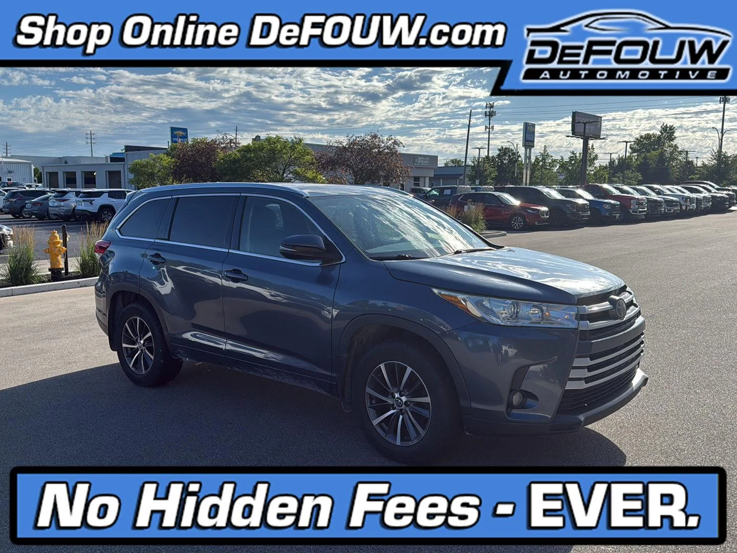 Used 2017 Shoreline Blue Pearl Toyota XLE image 1