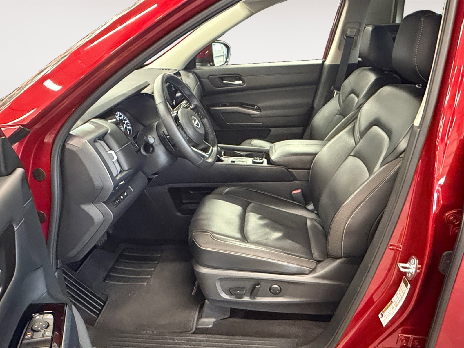 Used 2025 Scarlet Ember Tintcoat Nissan SL image 23