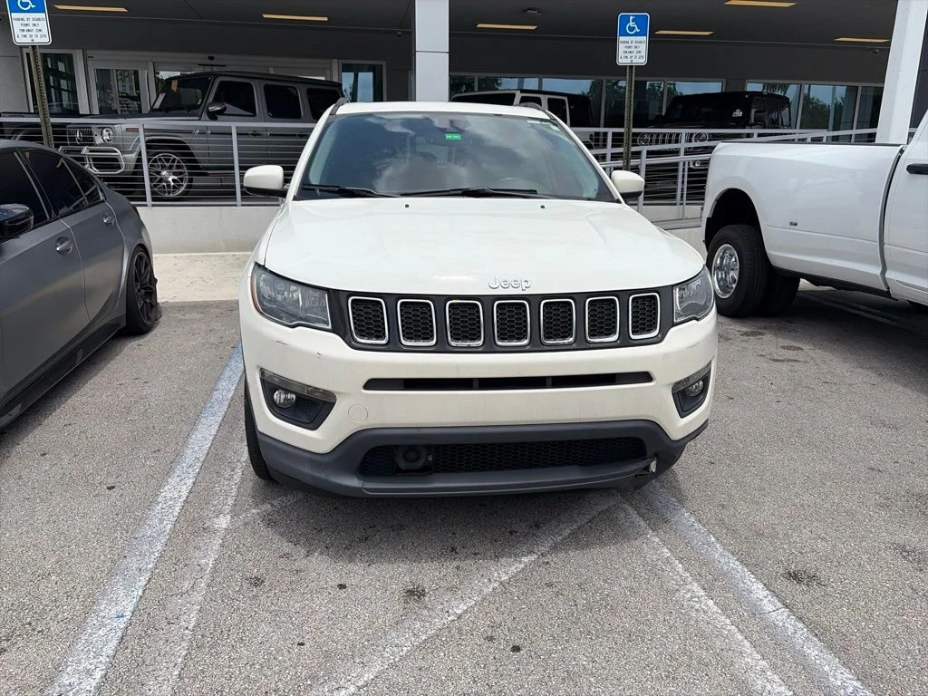 Used 2020 White Clearcoat Jeep Latitude image 3