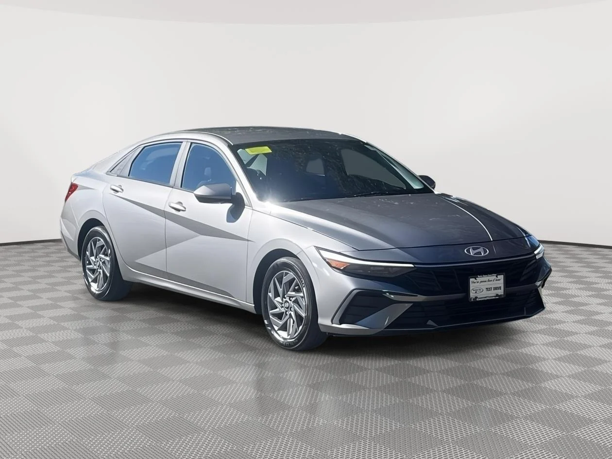 Used 2024 Fluid Metal Hyundai SEL image 3