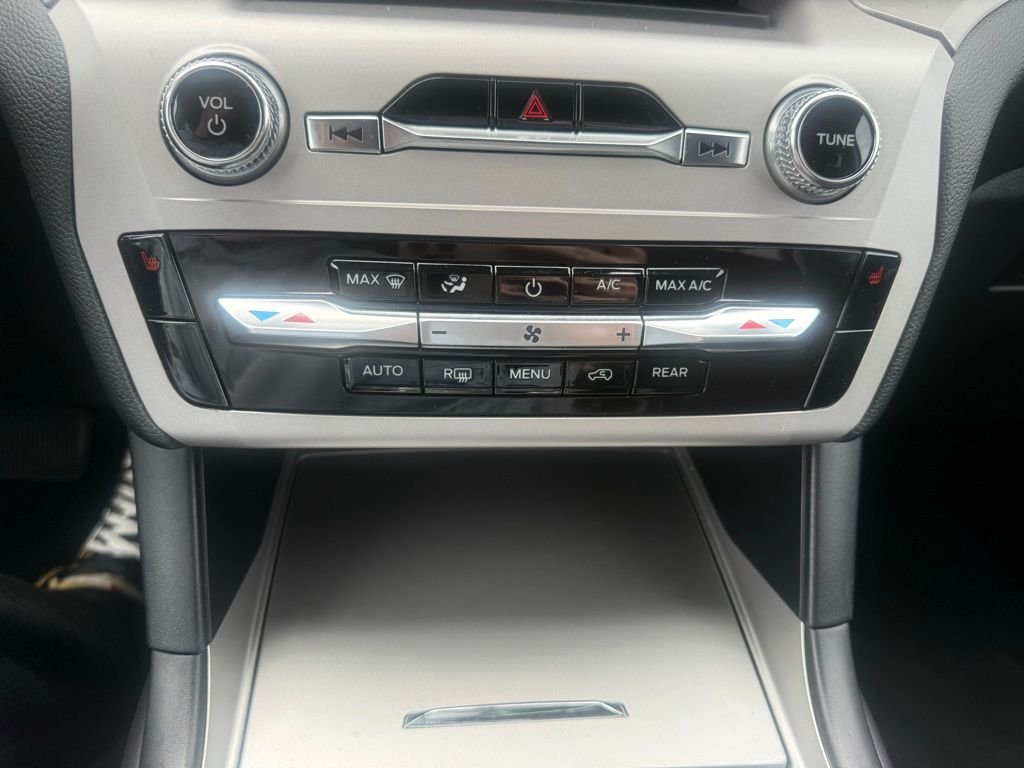 Used 2024 Gray Ford XLT image 7