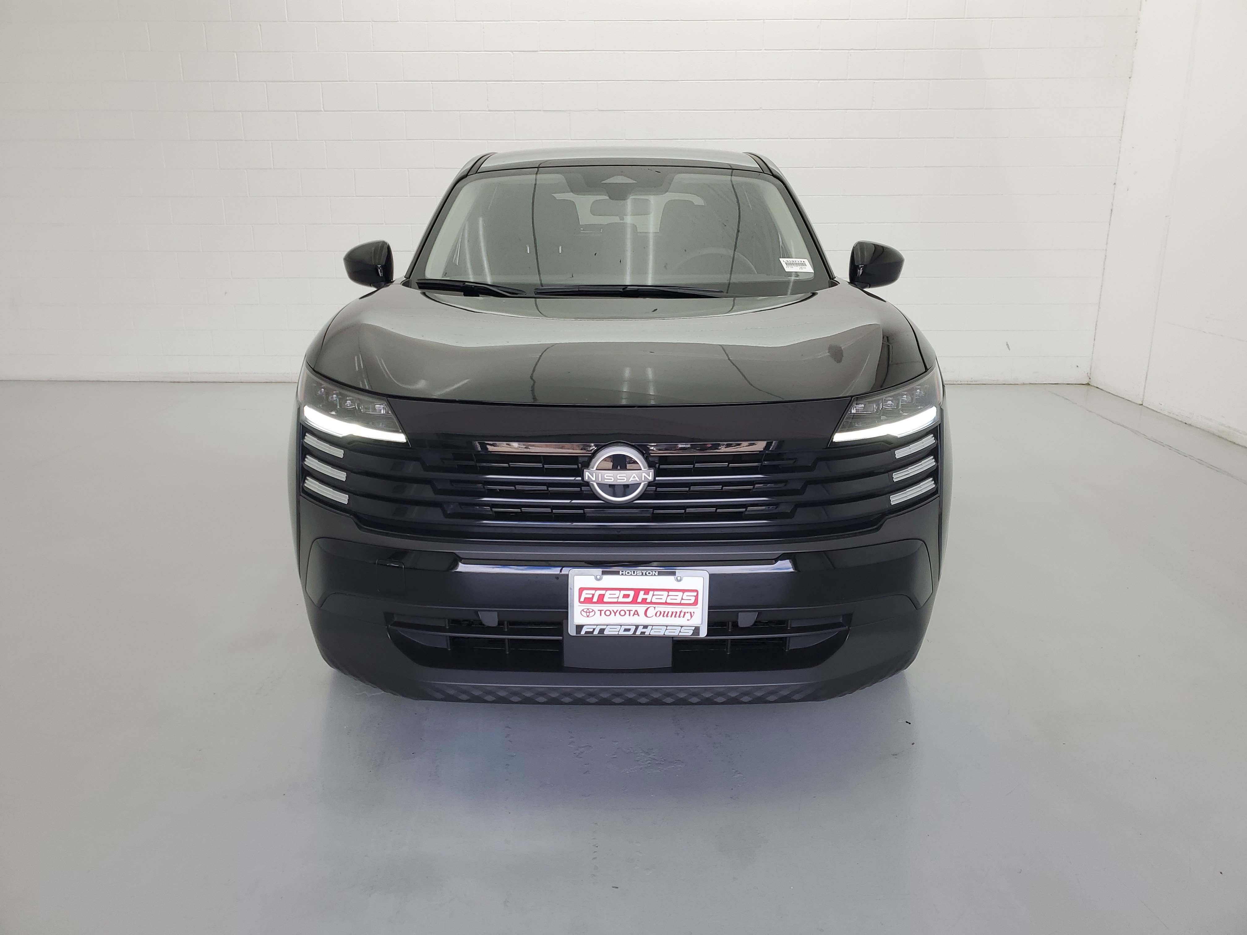Used 2025 Super Black Nissan SV image 3
