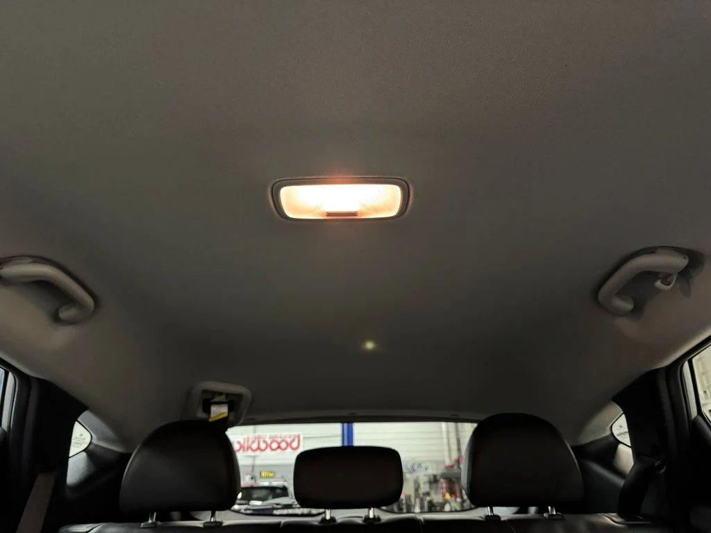 Used 2014 Silver Hyundai SE image 25