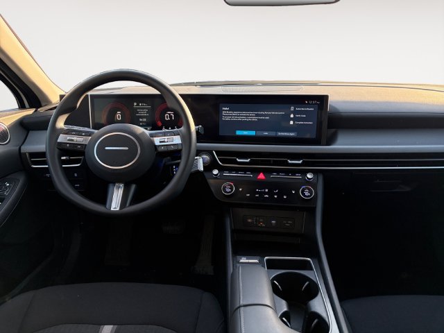 Used 2025 White Hyundai SEL image 15