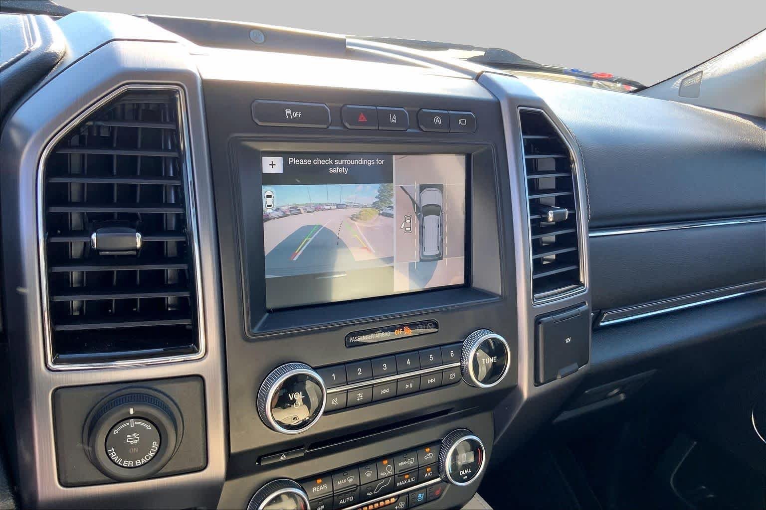 Used 2018 White Platinum Metallic Tri-Coat Ford Platinum image 26
