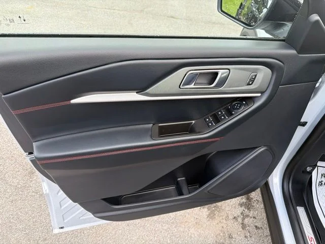New 2026 Space White Metallic Ford ST-Line image 21