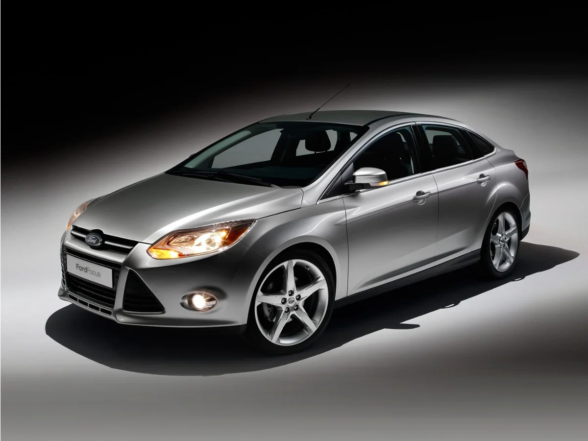 Used 2013 Blue Ford SE image 1