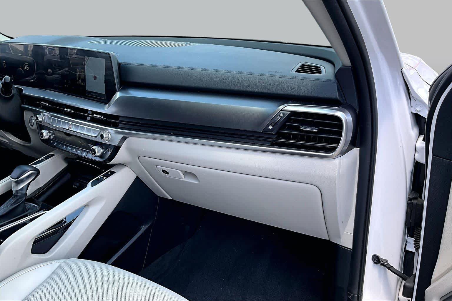 Used 2025 Glacial White Pearl Kia S image 16