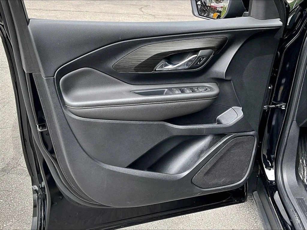 Used 2023 Ebony Twilight Metallic GMC SLE image 9