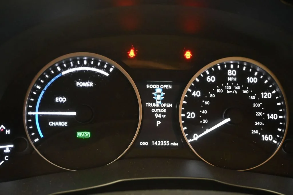 Used 2013 Beige Lexus 300h image 15