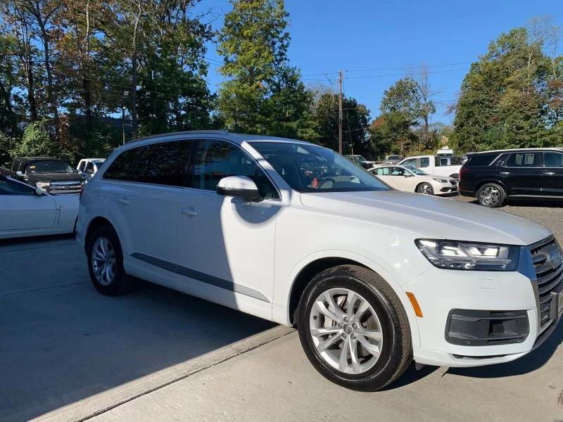 Used 2019 White Audi 55 TFSI Premium Plus Sport Utility 4D image 17