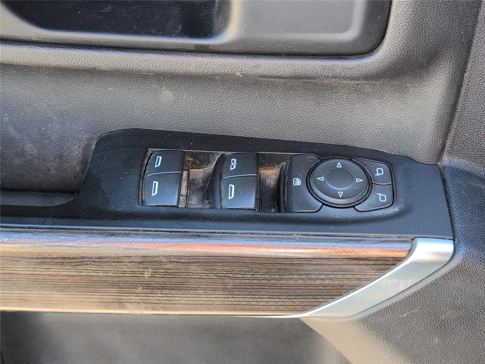 Used 2023 Silver Ice Metallic Chevrolet LT image 12