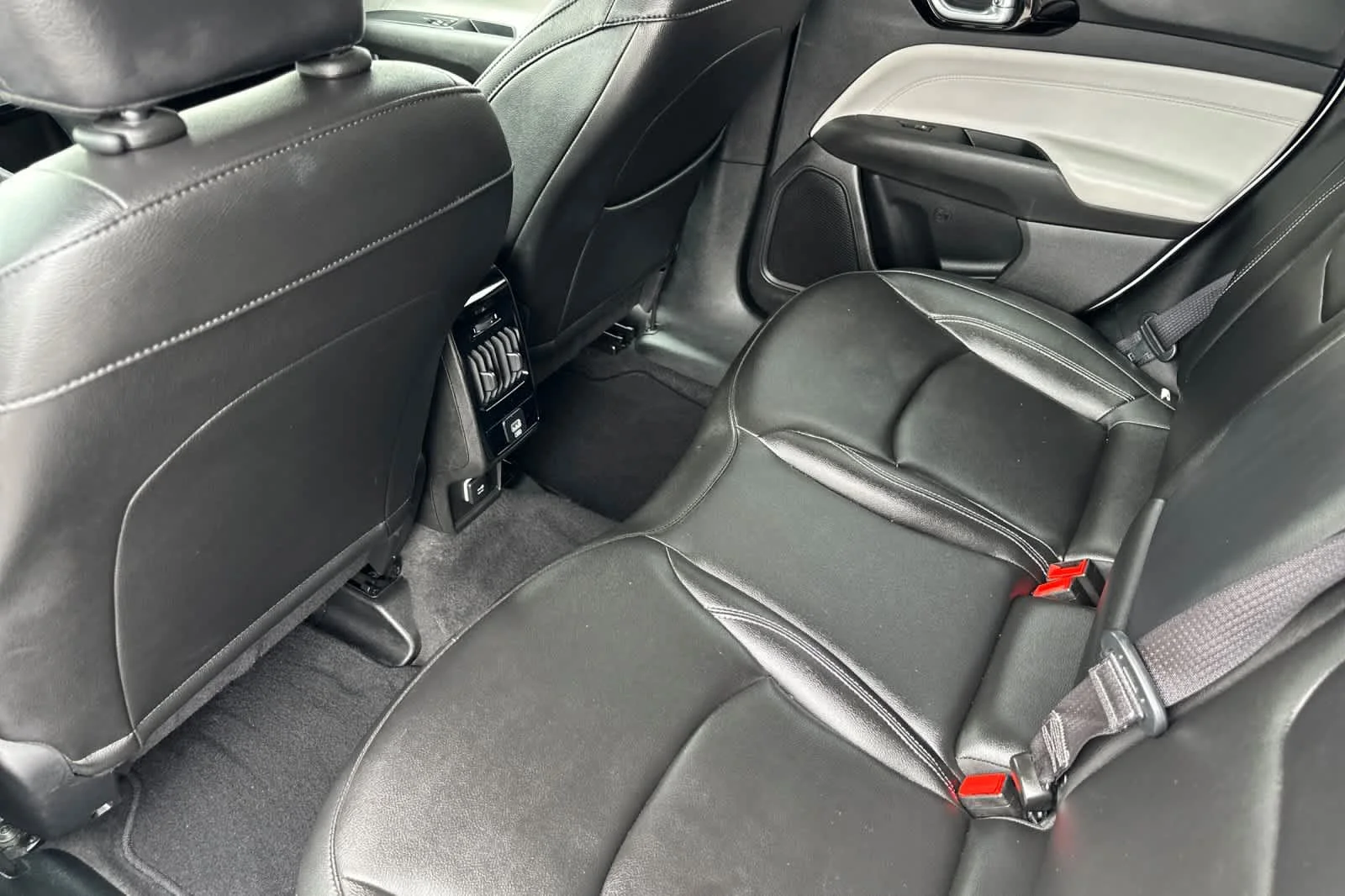Certified Used 2025 Bright White Clearcoat Jeep Limited image 4