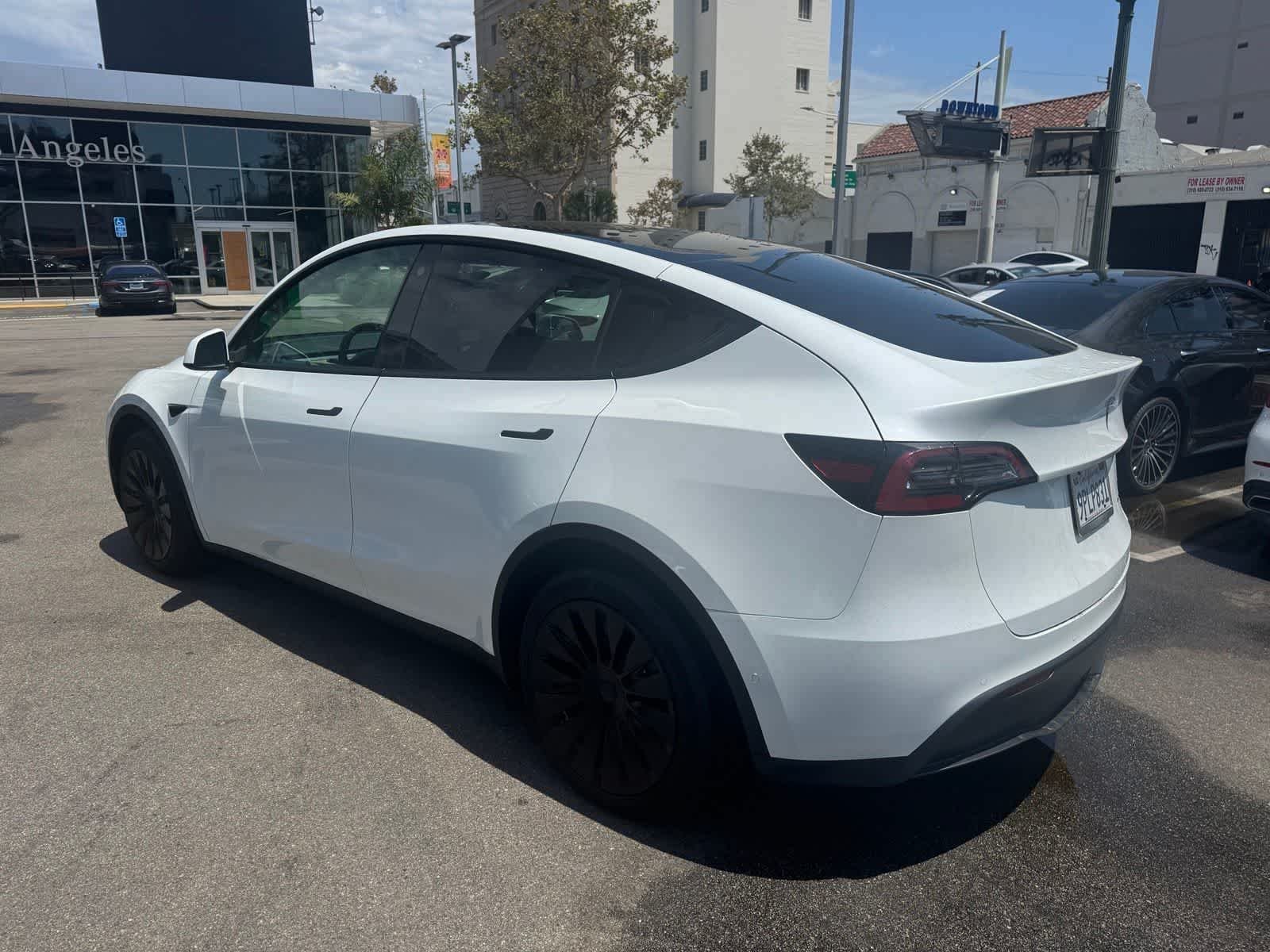 Used 2021 Tesla Model Y Long Range with VIN 5YJYGDEE9MF242822 for sale in Los Angeles, CA