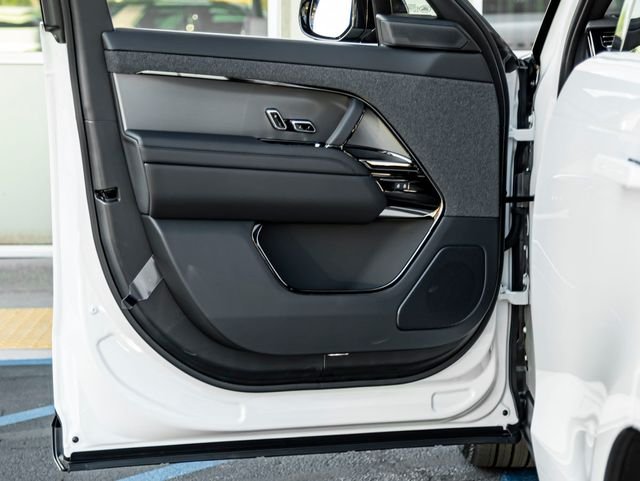 New 2026 Fuji White Land Rover SE image 12