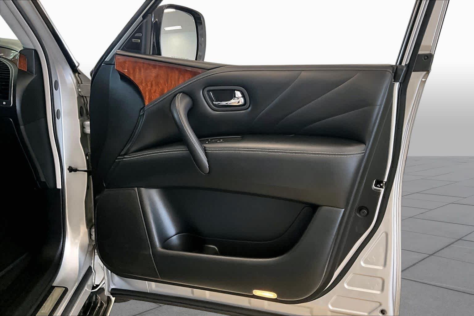 Used 2017 Liquid Platinum INFINITI  image 21