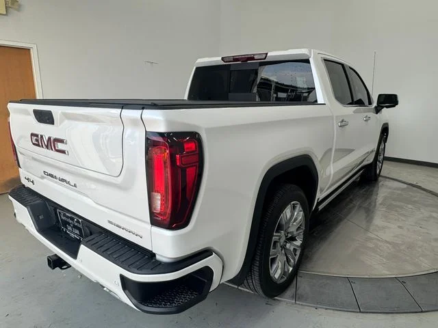 Used 2025 White Frost Tricoat GMC Denali image 31