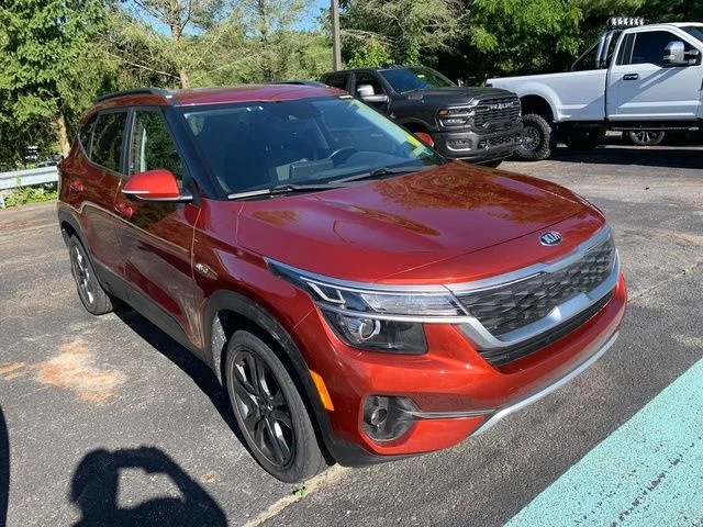Used 2021 Orange Kia S image 9