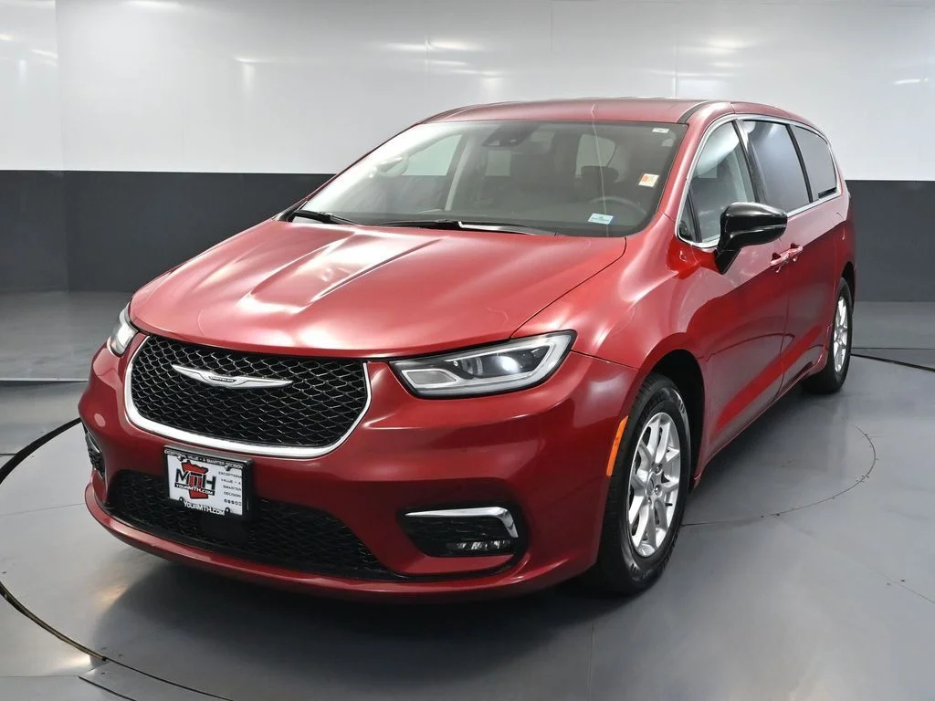 Used 2024 Red Chrysler Touring L image 11