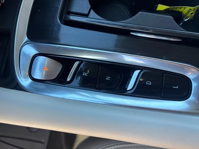 Used 2023 (Includes Satin Nickel lower exterior accent color.) Buick Essence image 27