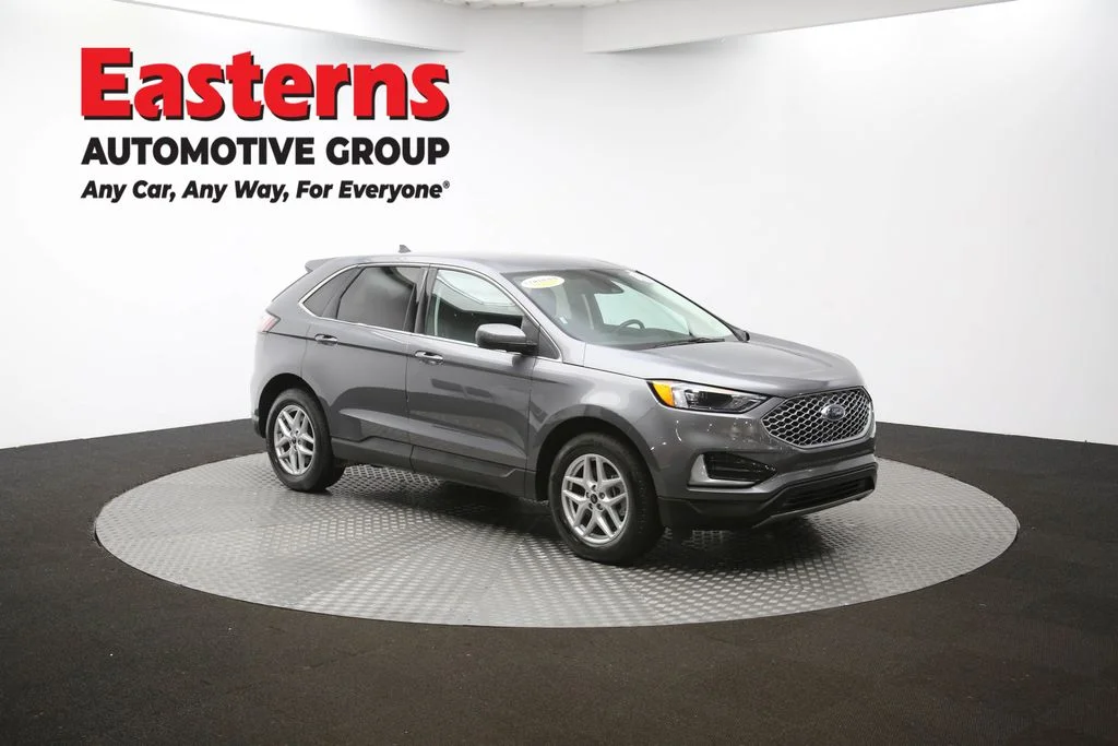 Used 2024 Gray Ford SEL image 46