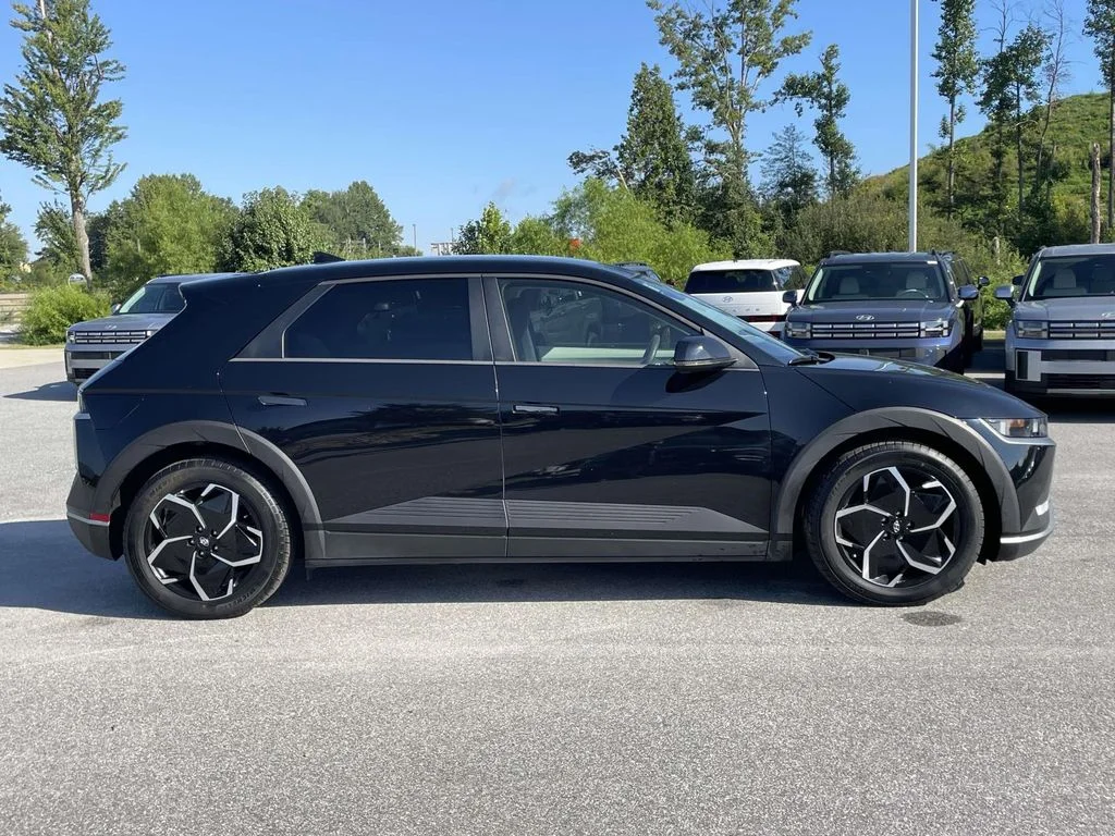 Used 2024 Abyss Black Hyundai SE image 29