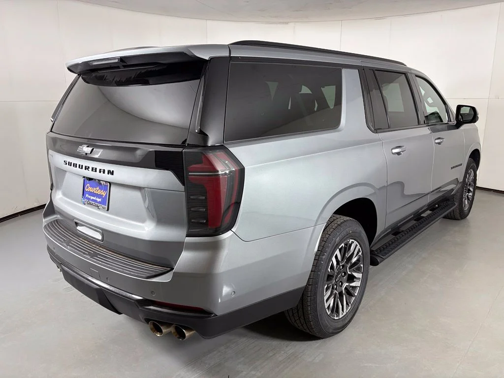 Used 2025 Gray Chevrolet Z71 image 10