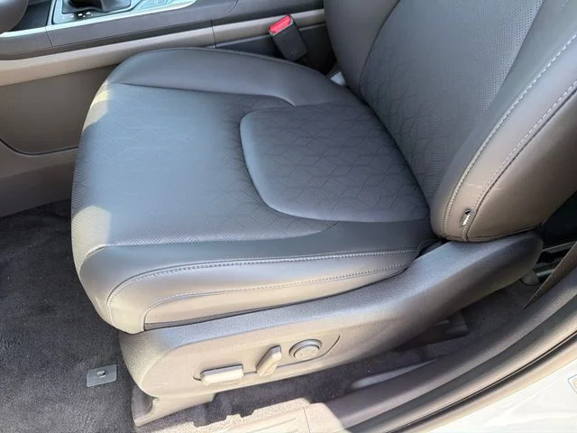 New 2026 Snow White Pearl Kia LXS image 18