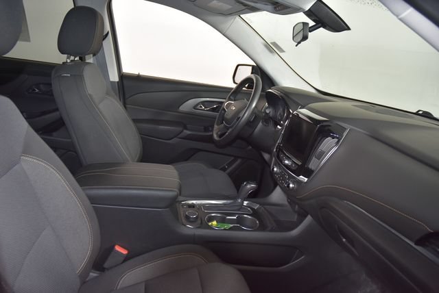 Used 2020 GRAPHITE METALLIC Chevrolet LT Cloth image 16