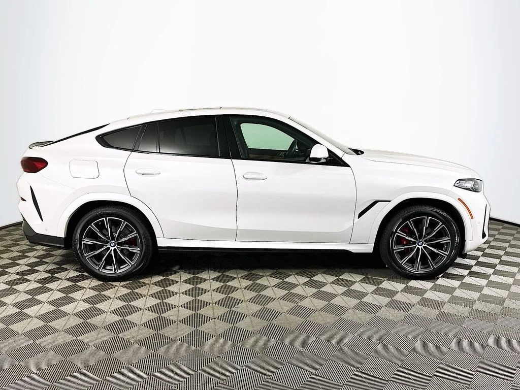 Used 2026 White Metallic BMW xDrive40i image 4