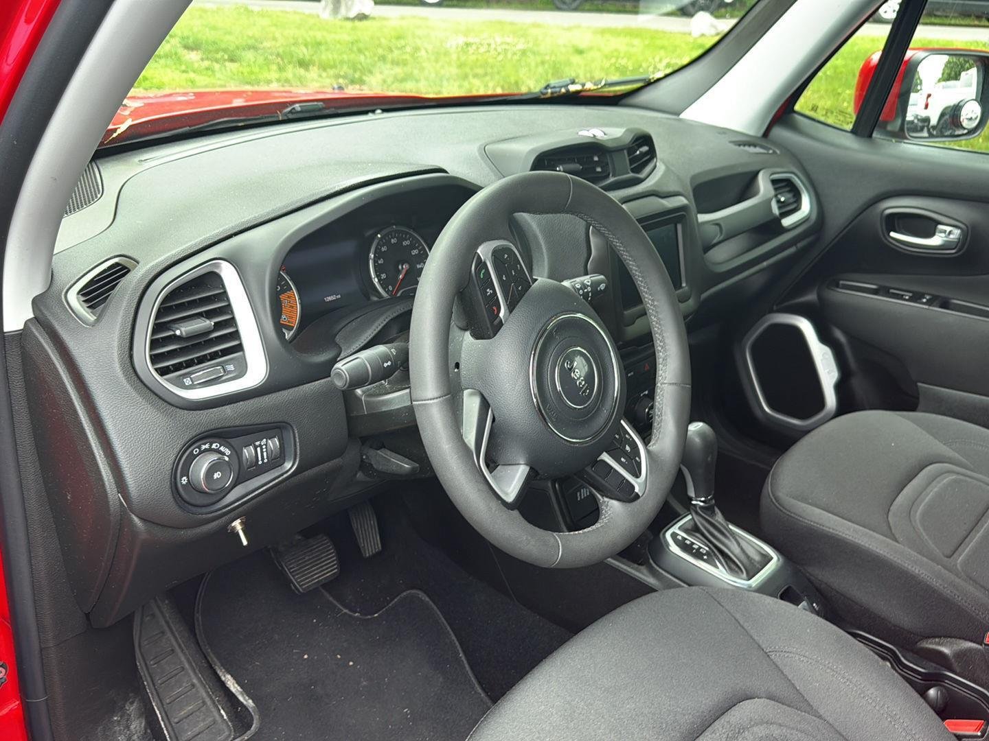Used 2021 Colorado Red Clearcoat Jeep Latitude image 5