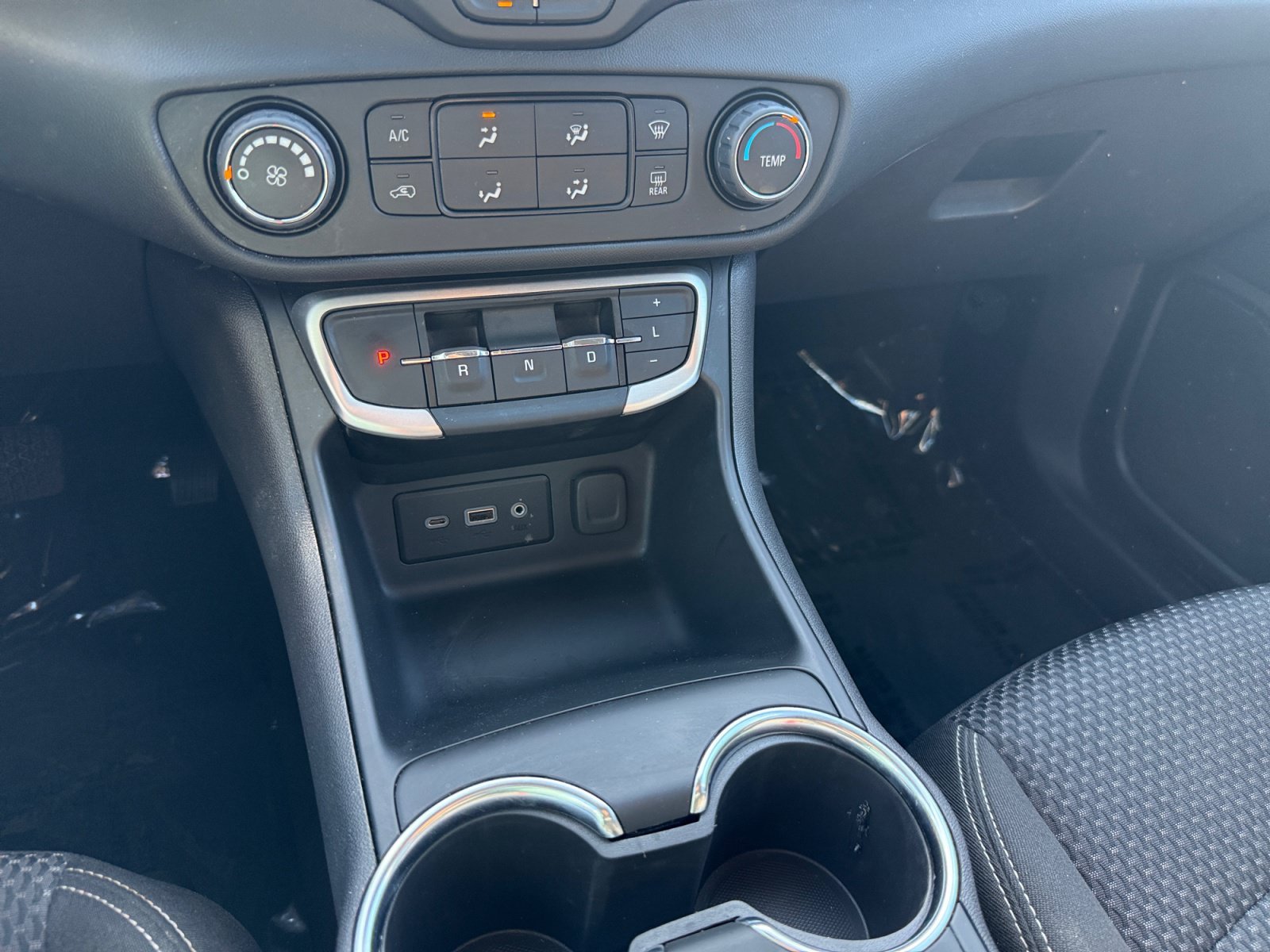 Used 2024 Summit White GMC SLE image 13