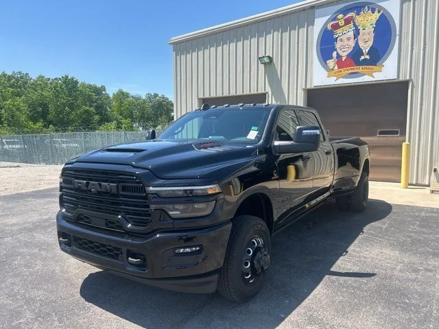 New 2026 Diamond Black Crystal Pearl-Coat Exterior Paint RAM LARAMIE image 8