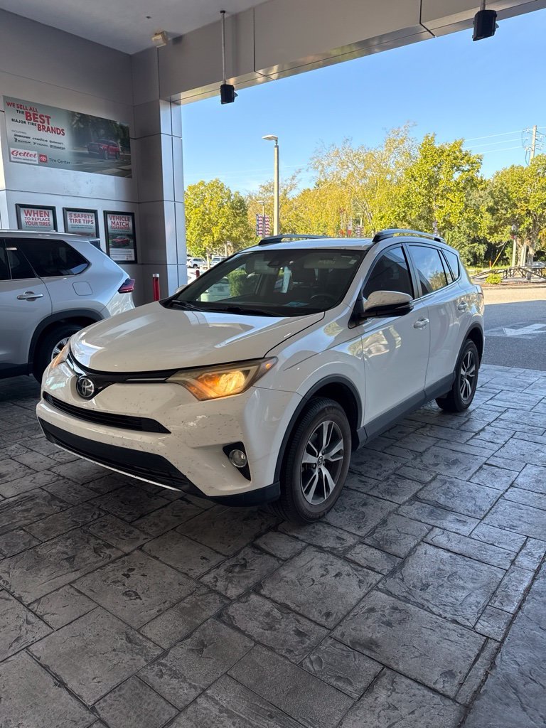Used 2018 White Toyota XLE image 1
