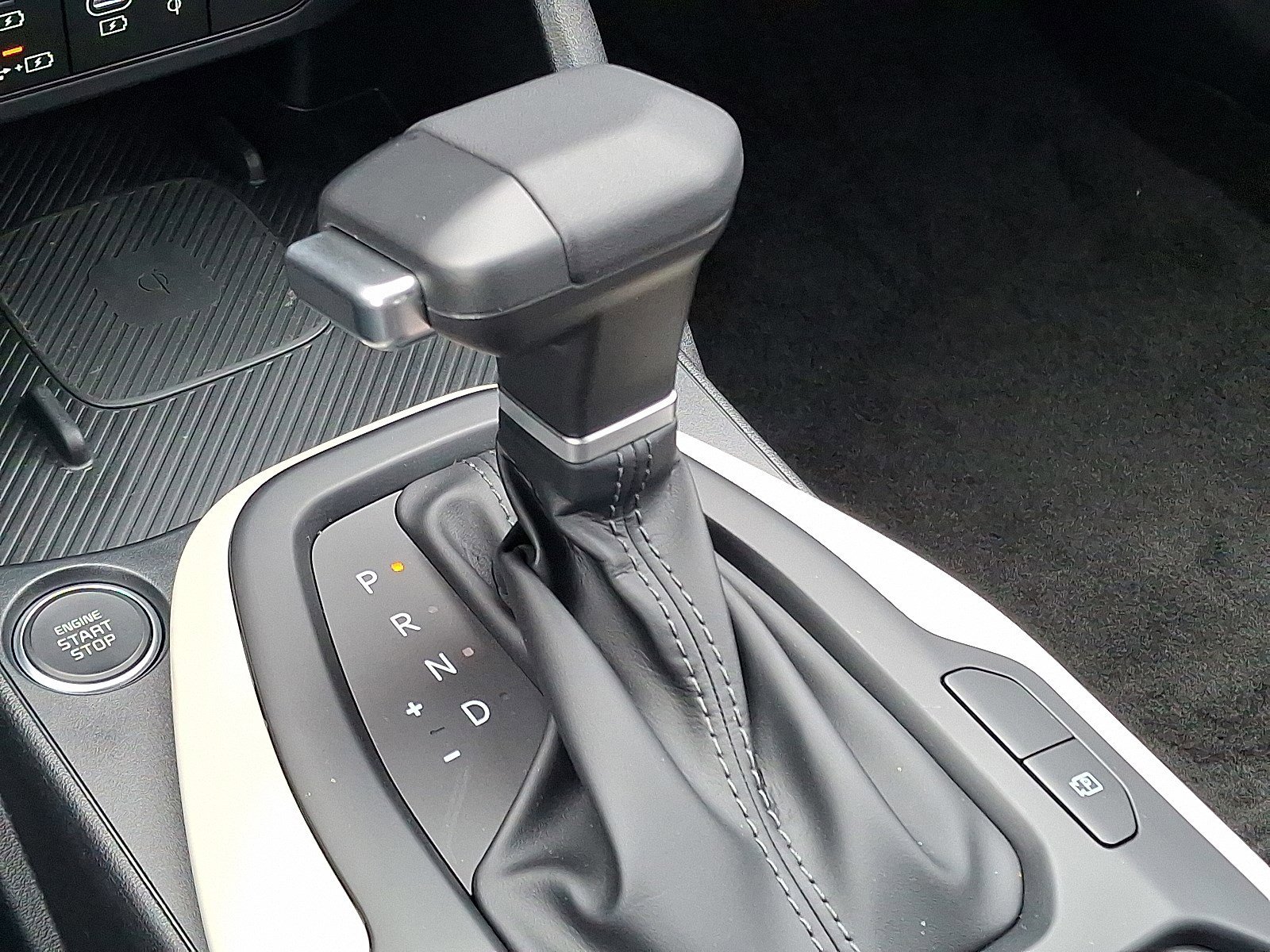 2025 Kia K4 GT-Line - Photo 10