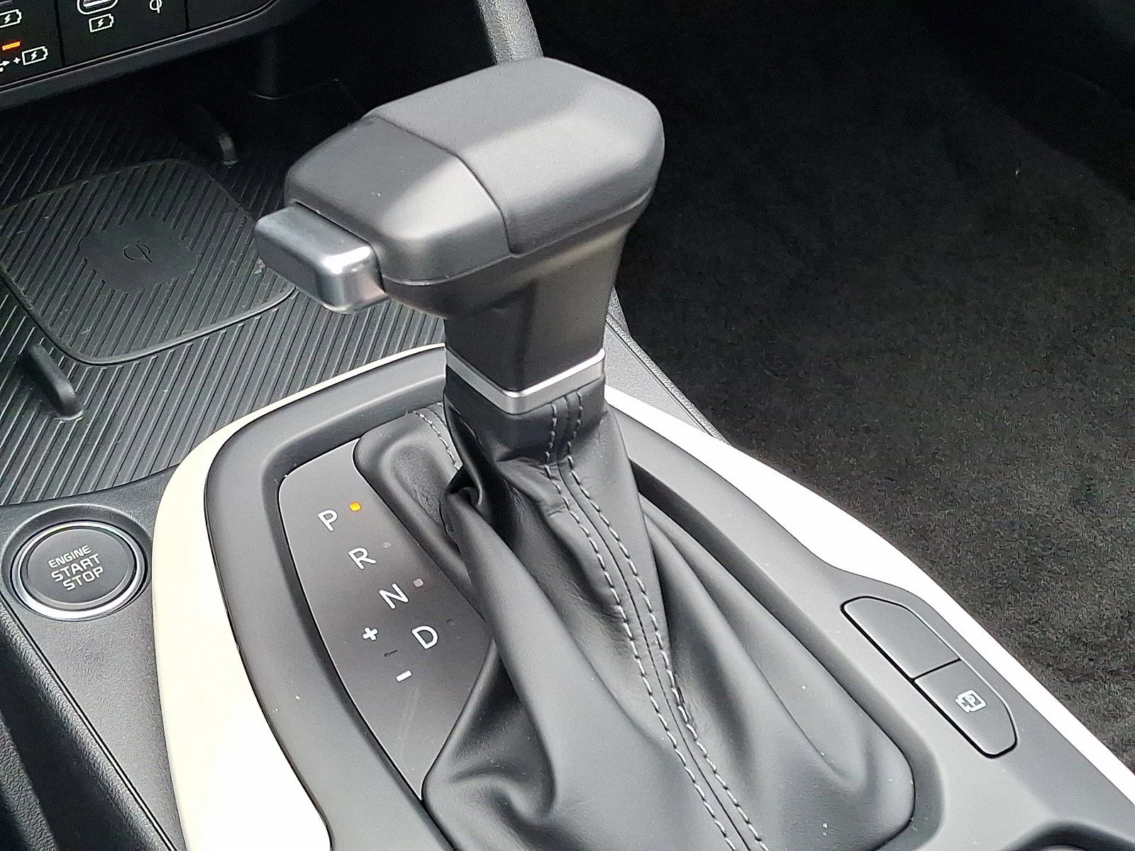 2025 Kia K4 GT-Line - Photo 10