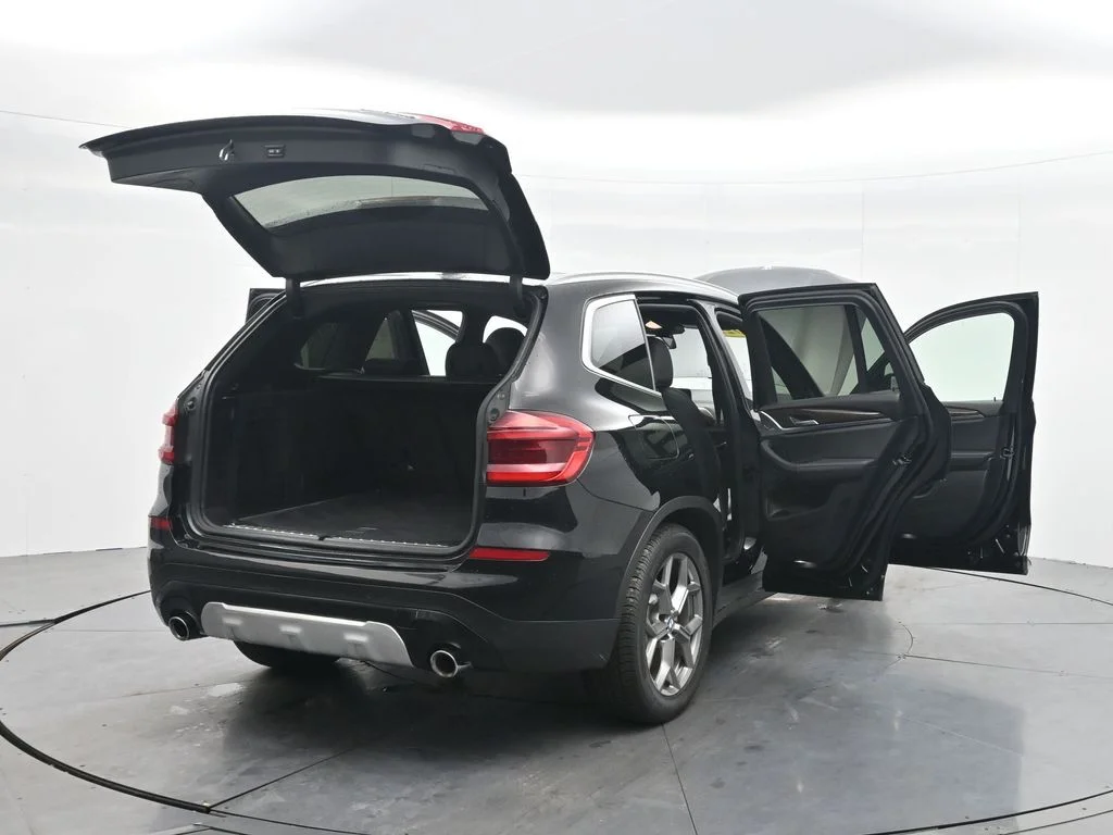 Used 2021 Black BMW xDrive30i image 43