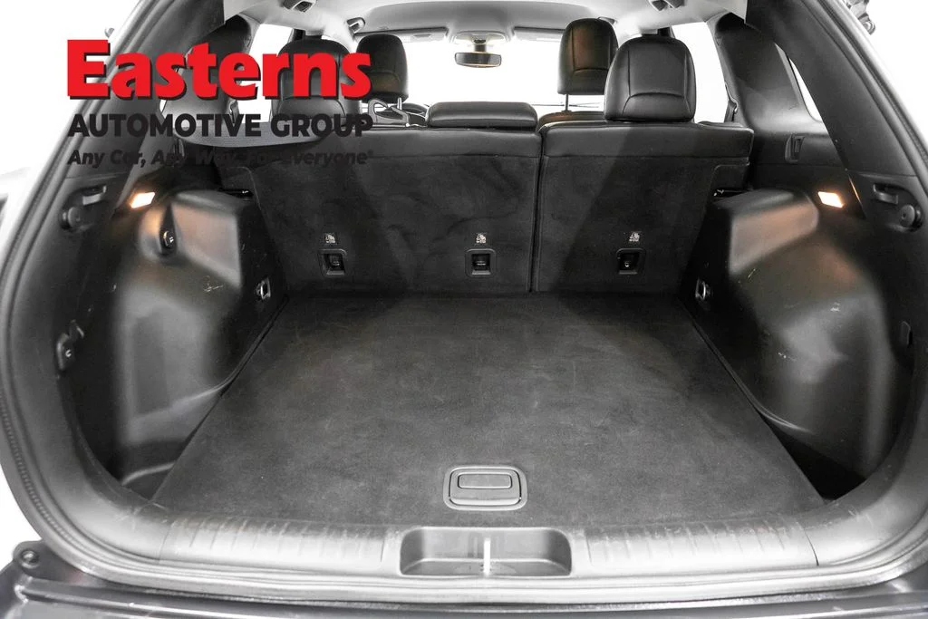 Used 2019 White Jeep Limited image 9